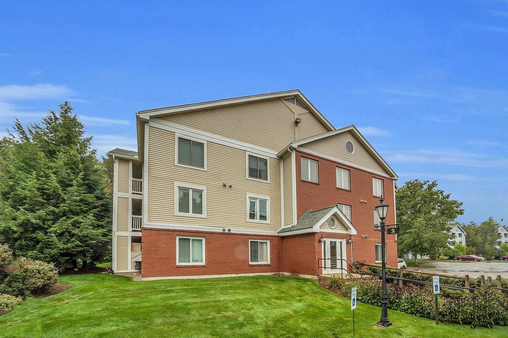 Photo of 3 Timberwood Drive #107, Goffstown, NH 03045 (MLS # 5112829)