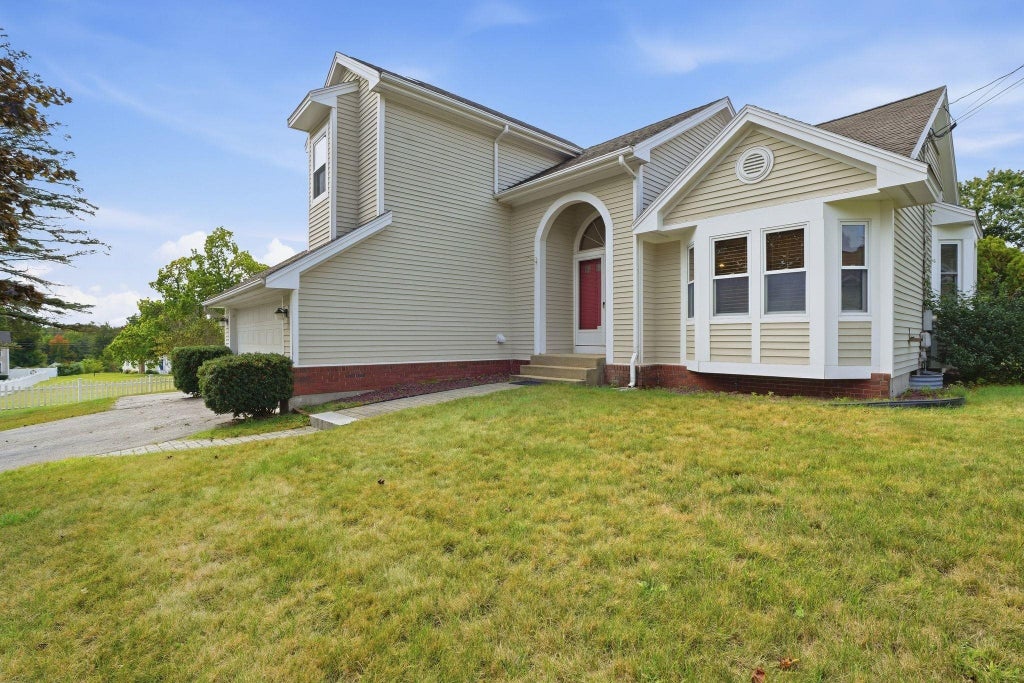 Photo of 14 Highview Terrace, Manchester, NH 03104 (MLS # 5110796)