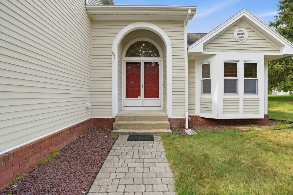 Photo of 14 Highview Terrace, Manchester, NH 03104 (MLS # 5110796)