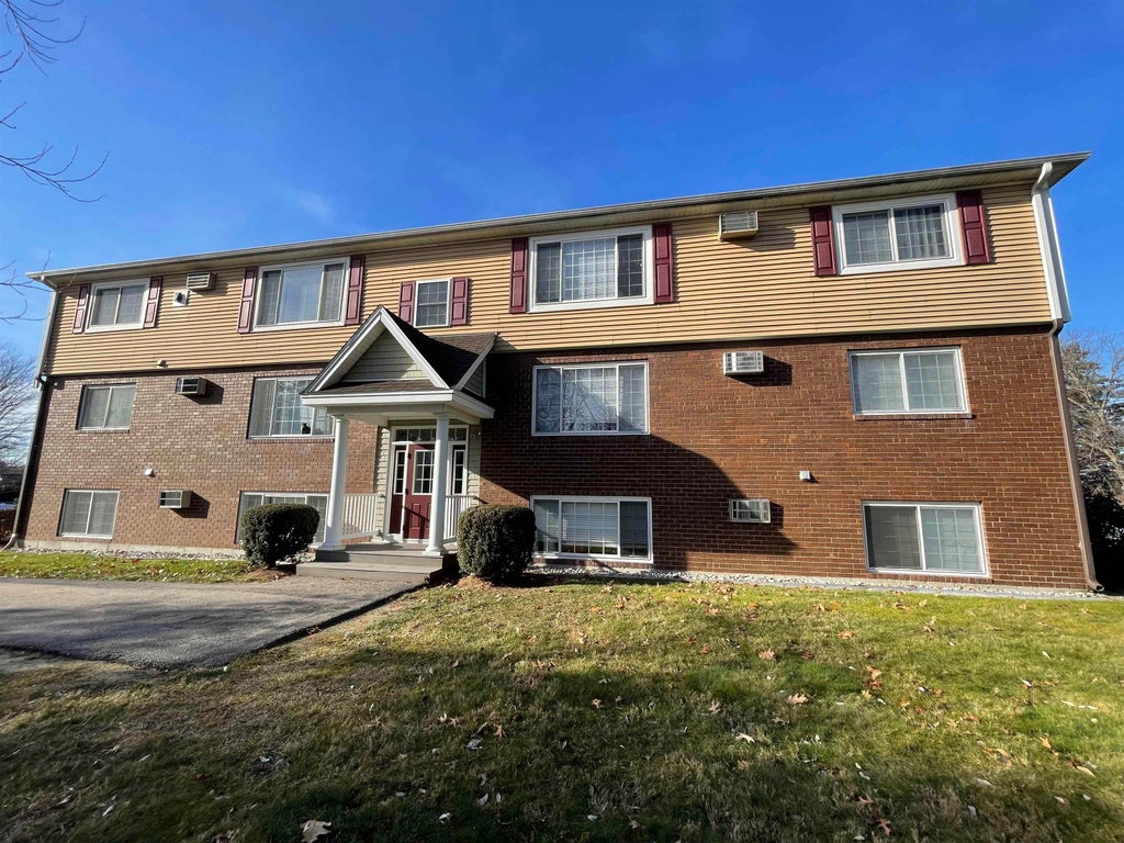 Photo of 3951 Old Brown Avenue #106, Manchester, NH 03103 (MLS # 5114125)