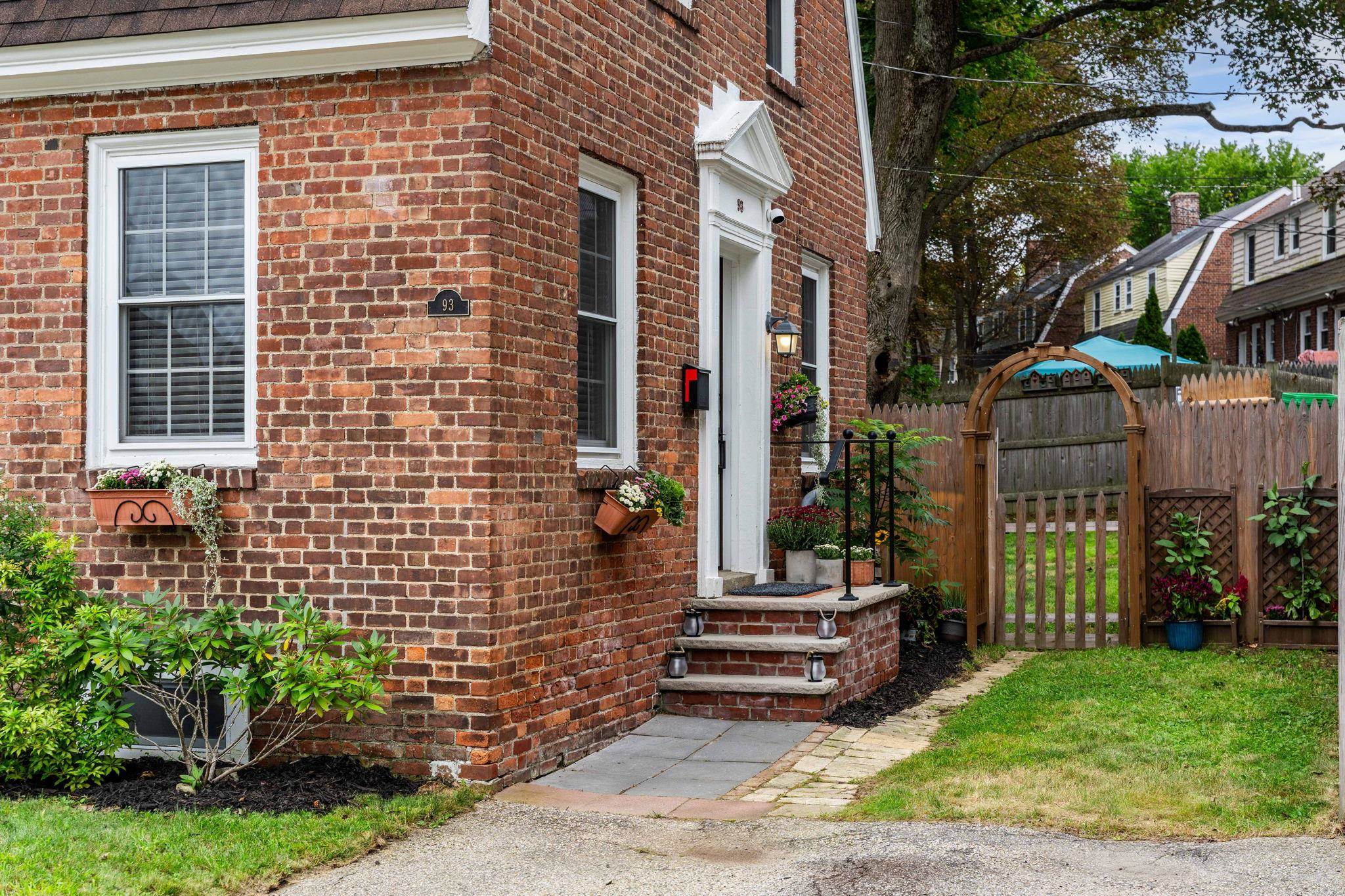 93 Saratoga Way