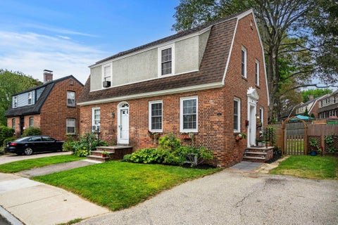 Photo of 93 Saratoga Way, Portsmouth, NH 03801 (MLS # 5109200)