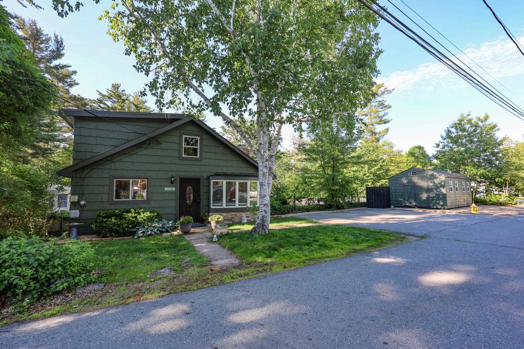 Photo of 31 Grove Avenue, Salem, NH 03079 (MLS # 5093688)