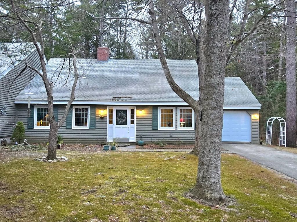 Photo of 12 Laurel Circle, Wolfeboro, NH 03894 (MLS # 5080971)