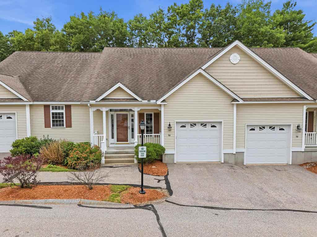 Photo of 34 Mammoth Road #18, Hooksett, NH 03106 (MLS # 5101241)