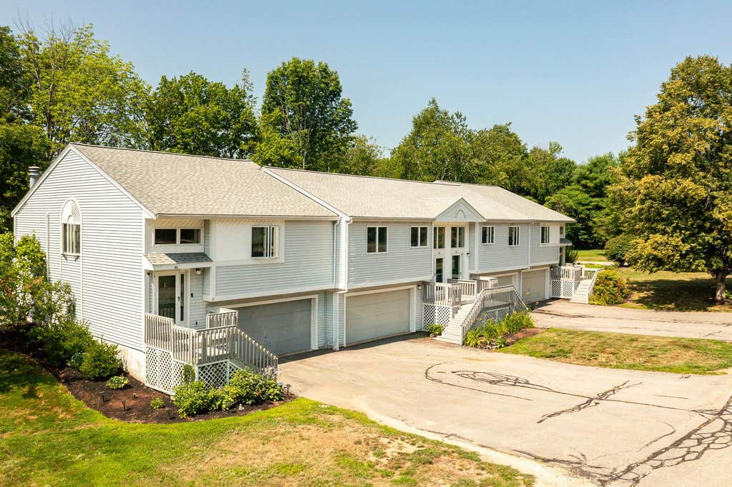 Photo of 22 Meadowbrook Village, Rochester, NH 03867 (MLS # 5102117)