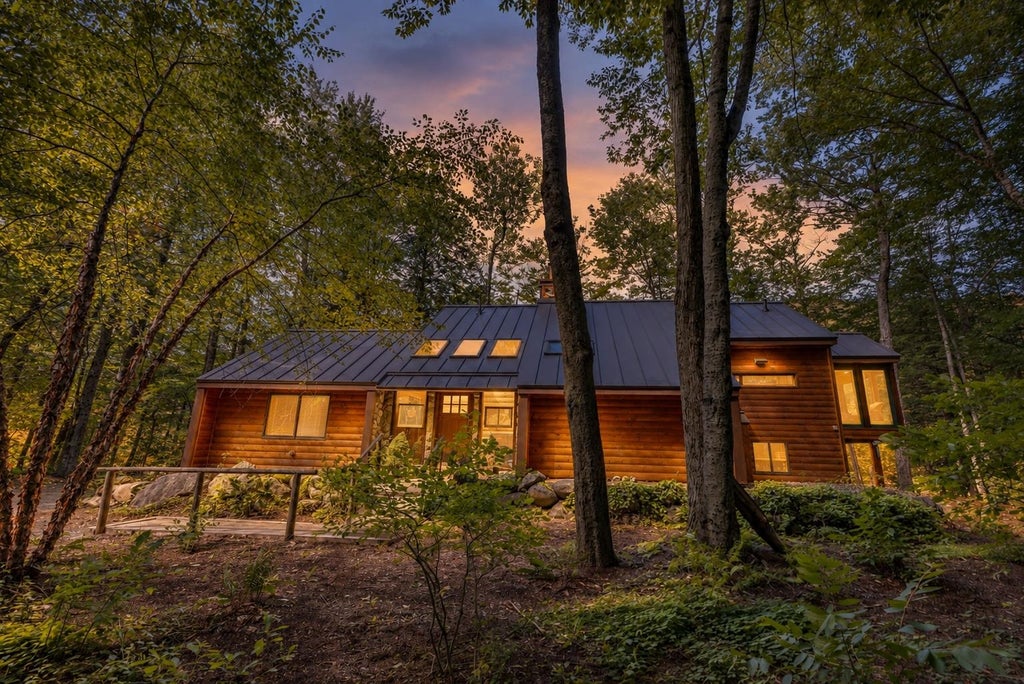 Photo of 20 River View Drive, Lincoln, NH 03251 (MLS # 5110474)