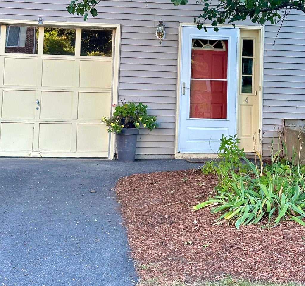 Photo of 4 Lynn Drive, Merrimack, NH 03054 (MLS # 5112055)