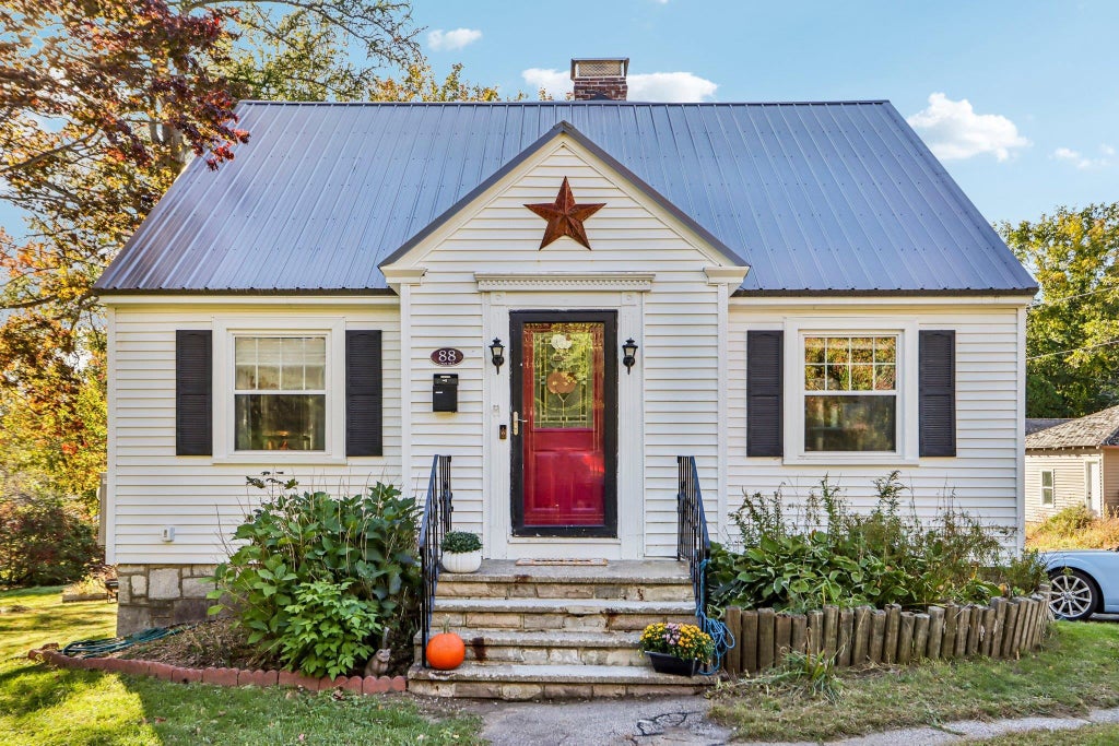 Photo of 88 Broadway Street, Pembroke, NH 03275 (MLS # 5113550)