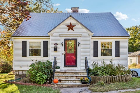 Photo of 88 Broadway Street, Pembroke, NH 03275 (MLS # 5113550)