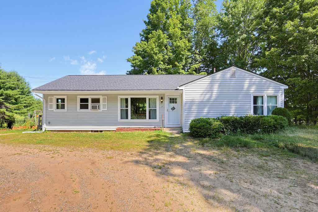 Photo of 17 Mason Road, Brookline, NH 03033 (MLS # 5105525)