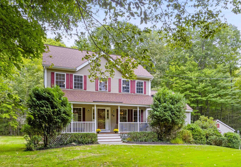Photo of 29 Abenaki Circle, Chester, NH 03036 (MLS # 5108579)