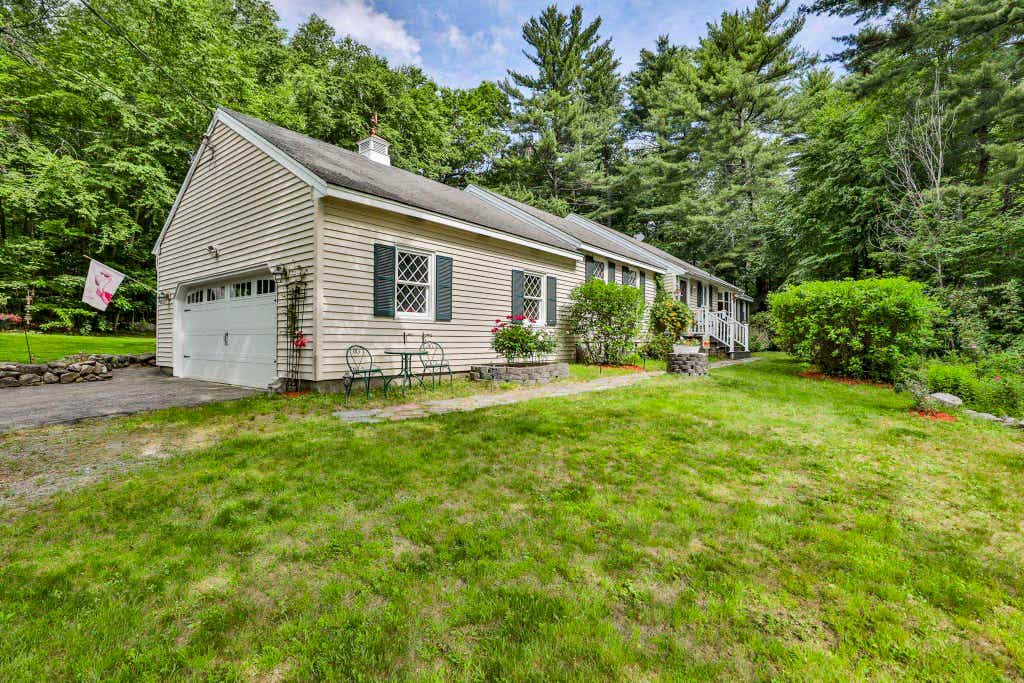 Photo of 15 Edinburgh Drive, Bedford, NH 03110 (MLS # 5094426)