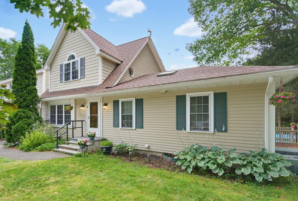 Photo of 35 Pleasant Street, Newfields, NH 03856 (MLS # 5104367)