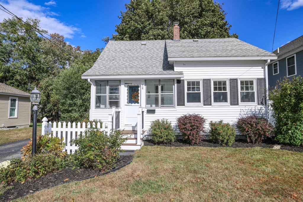 Photo of 28 Almont Street, Nashua, NH 03060 (MLS # 5113116)
