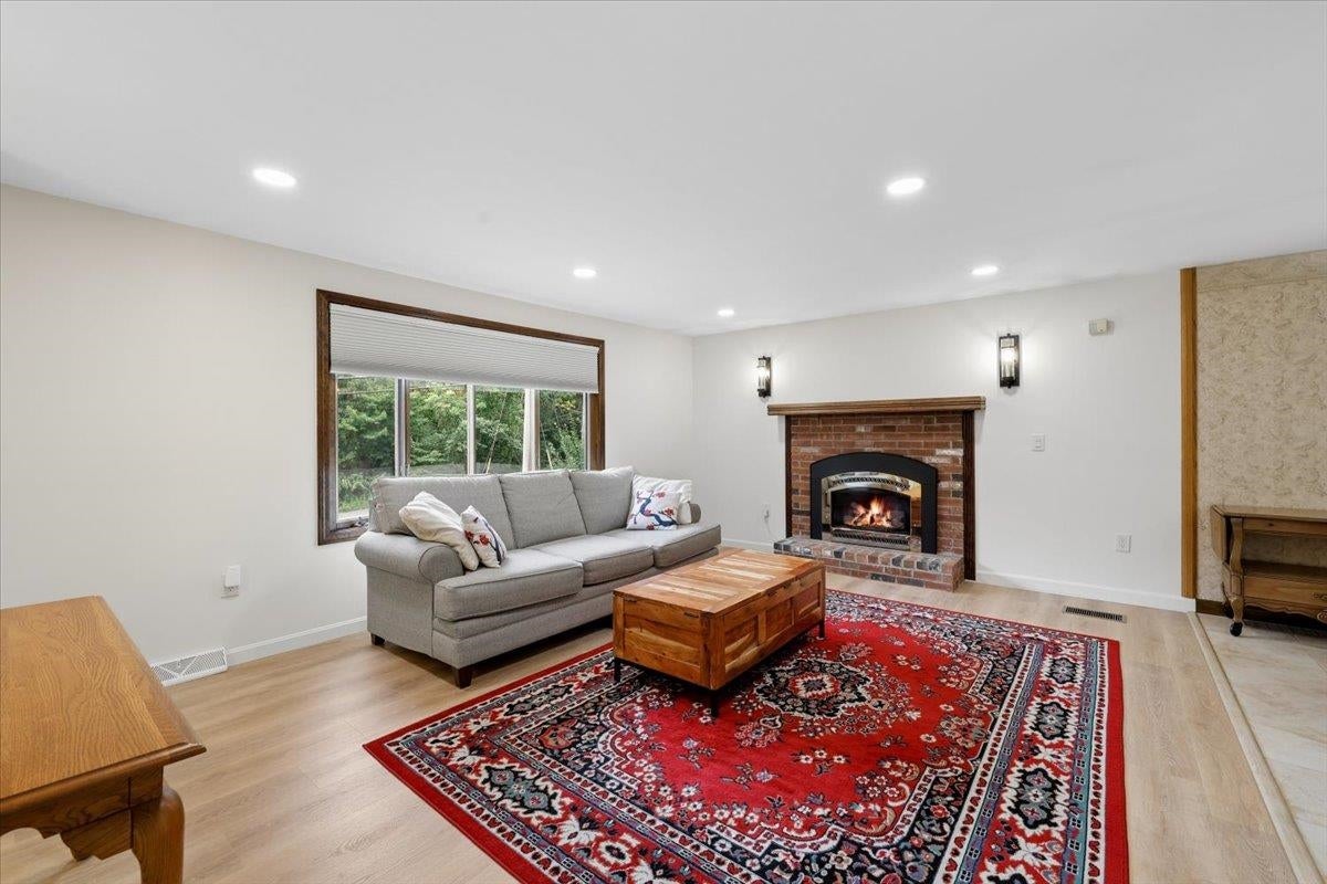 25 Bicentennial Drive