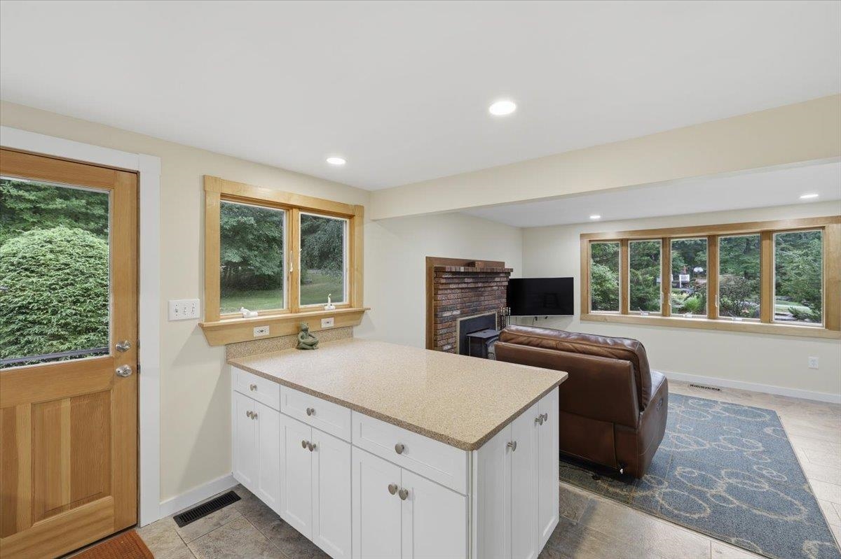 16 Lakeview Way