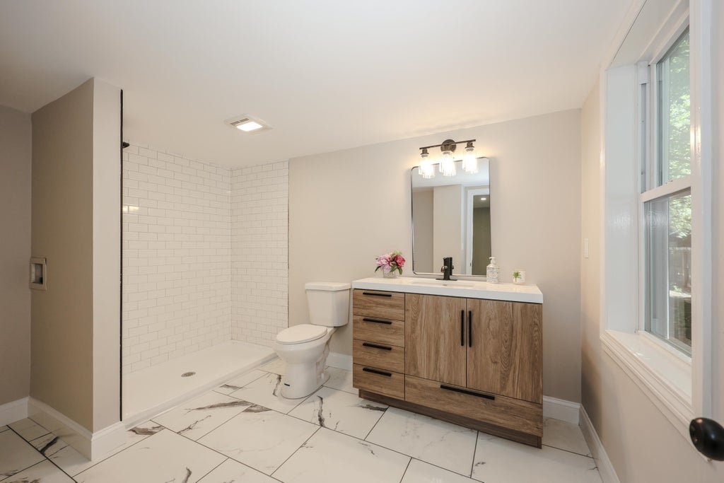 Photo of 32 Raymond Road, Auburn, NH 03032 (MLS # 5094761)