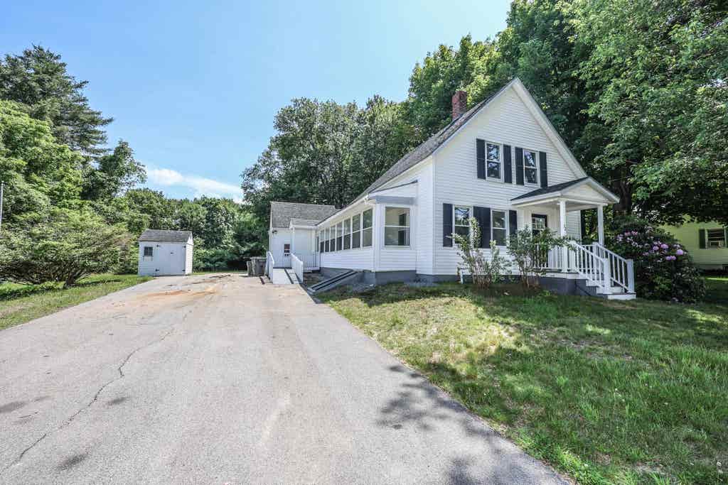 Photo of 32 Raymond Road, Auburn, NH 03032 (MLS # 5094761)