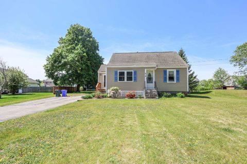 Photo of 419 Cohas Avenue, Manchester, NH 03109 (MLS # 5091389)