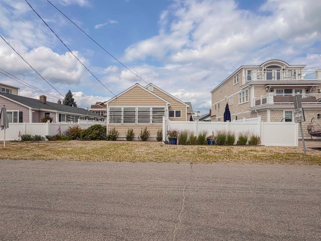 Photo of 14 Lawrence Street, Seabrook, NH 03874 (MLS # 5110037)