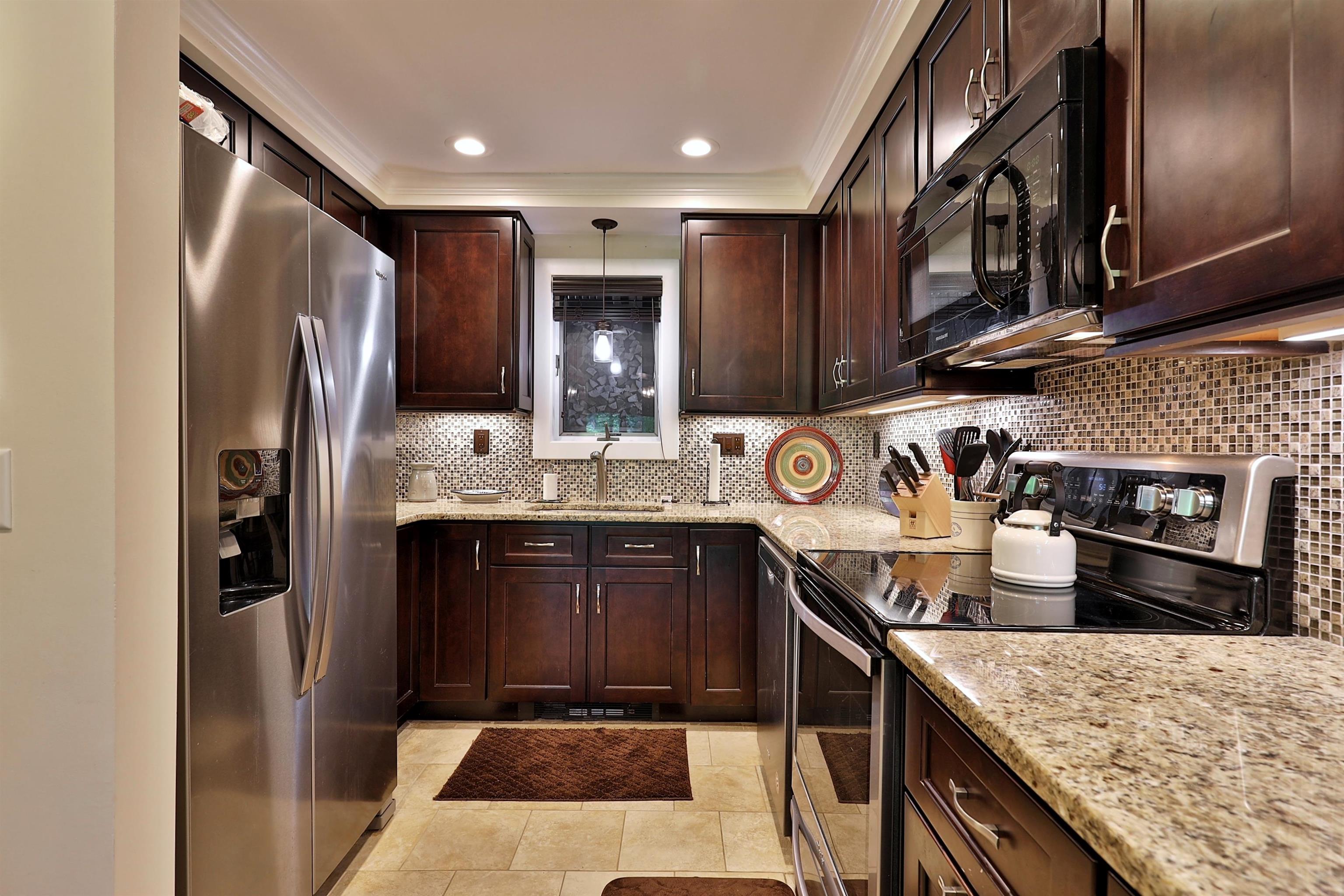 894 East Ash Road L9