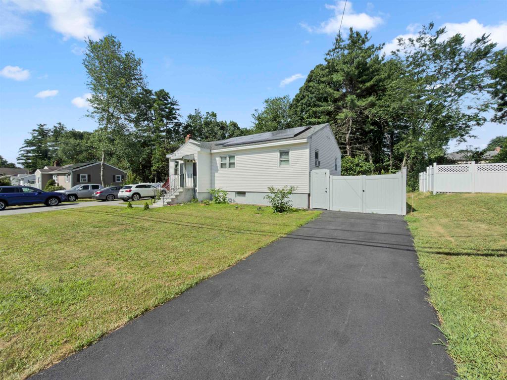Photo of 8 Haigh Avenue, Salem, NH 03079 (MLS # 5100881)