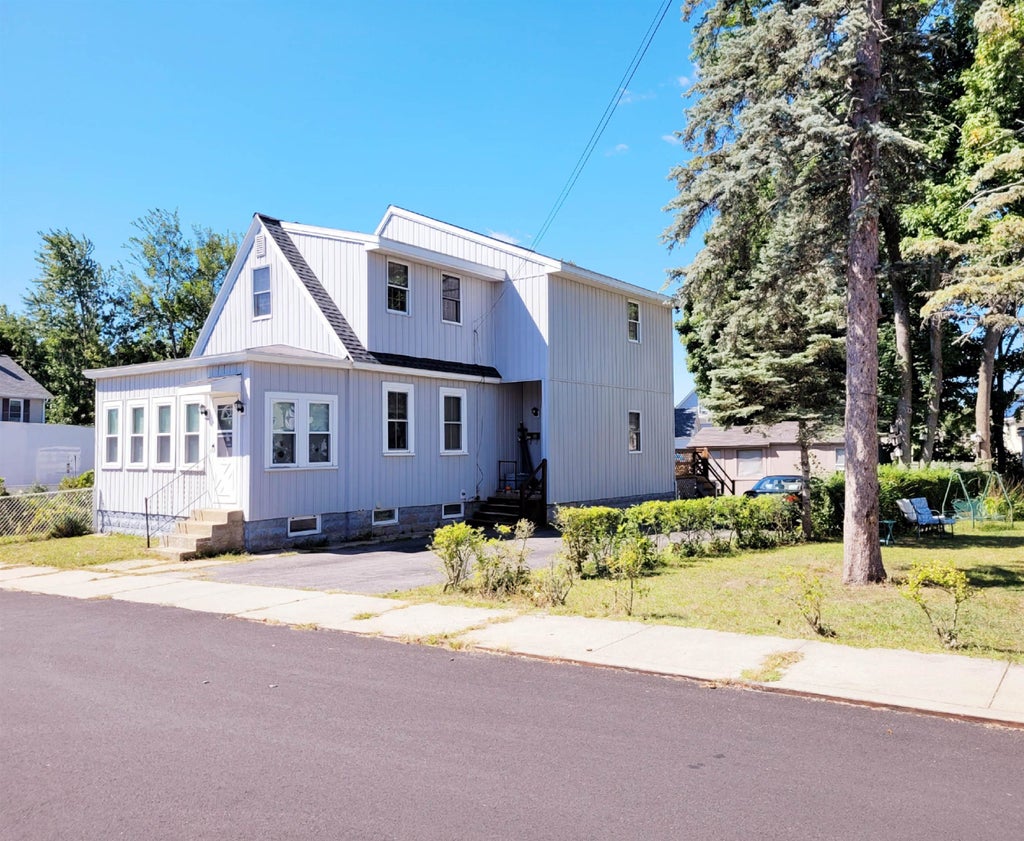 Photo of 30 Brook Street, Nashua, NH 03060 (MLS # 5110176)