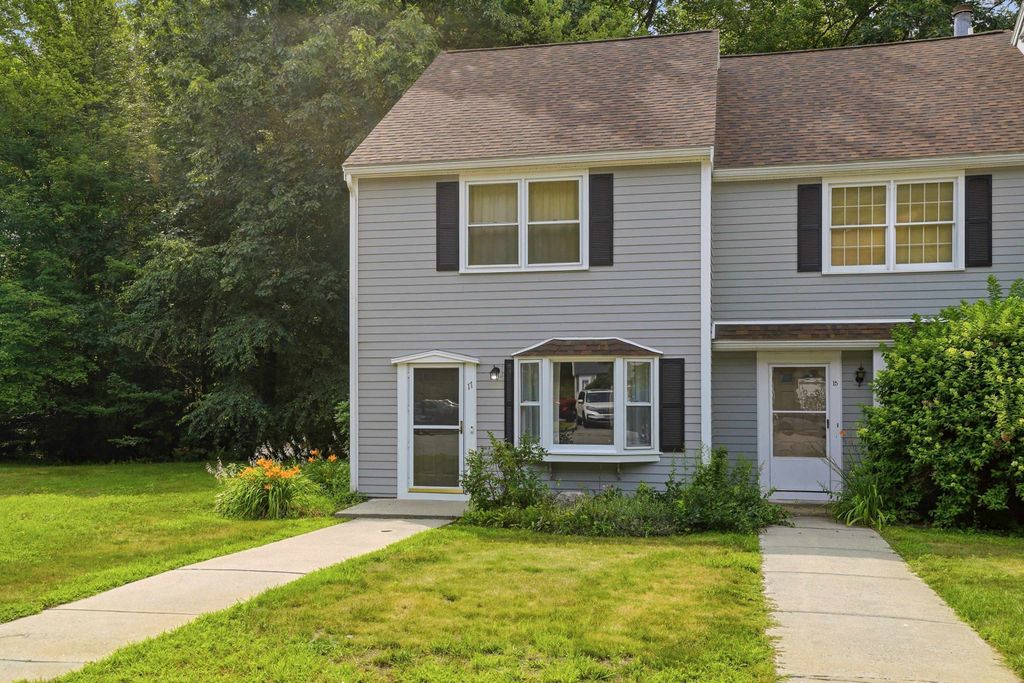 Photo of 17 Chestnut Circle, Merrimack, NH 03054 (MLS # 5101243)