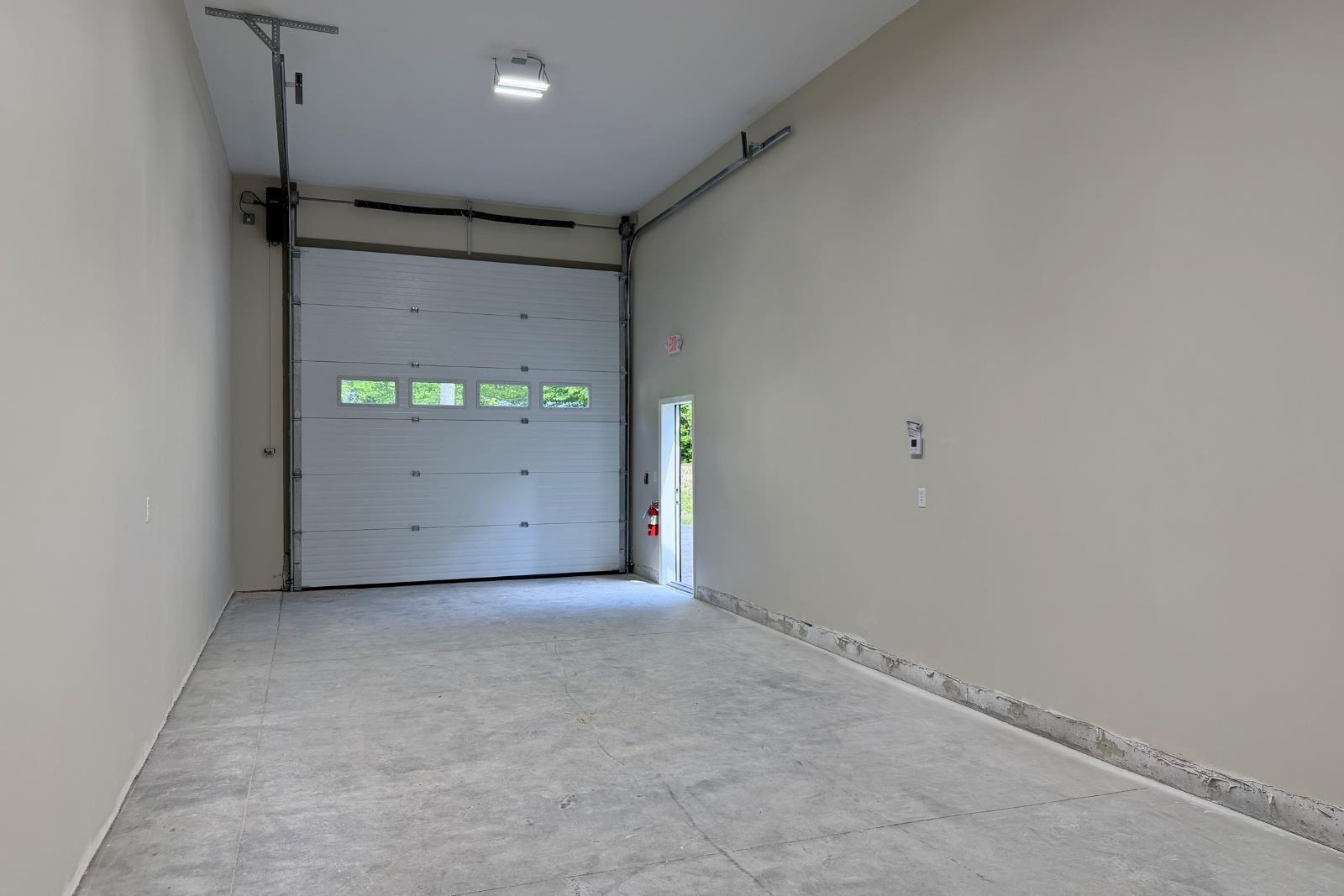 2685 Lake Shore Road 16