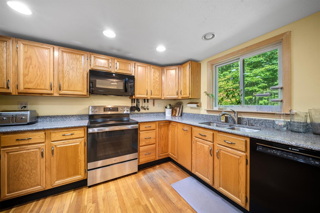 Photo of 366 Beauty Hill Road, Barrington, NH 03825 (MLS # 5111063)