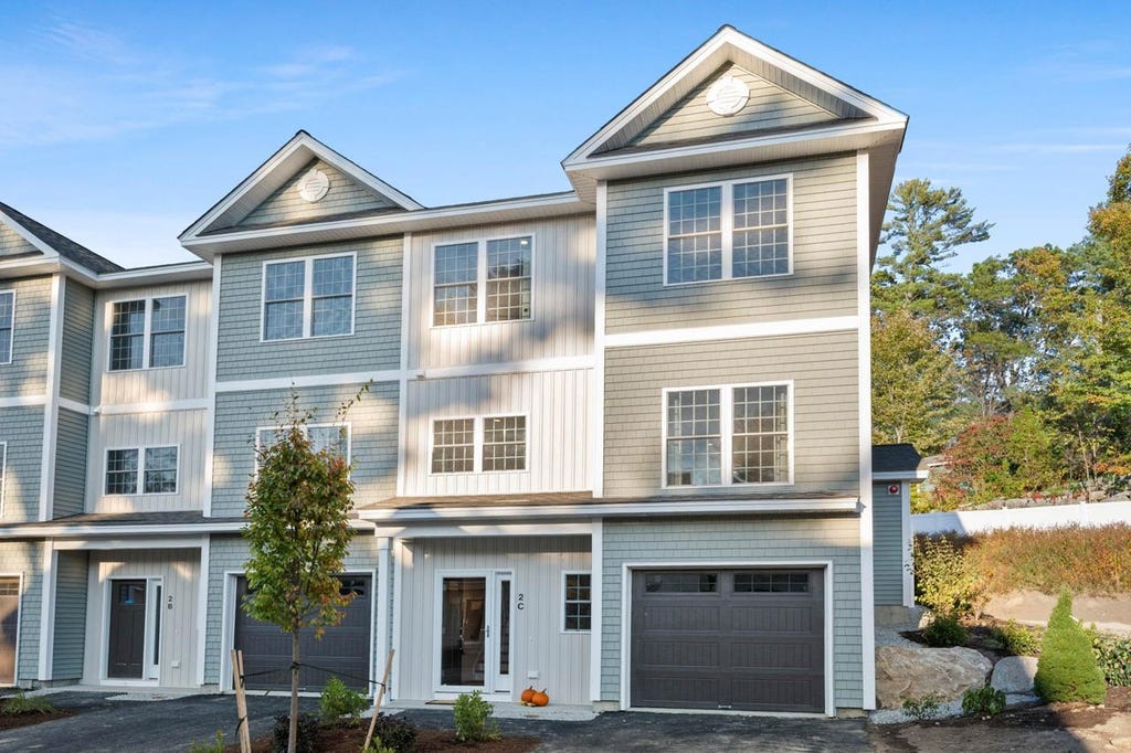 Photo of 2 Dearborn Circle, Goffstown, NH 03045 (MLS # 5103552)