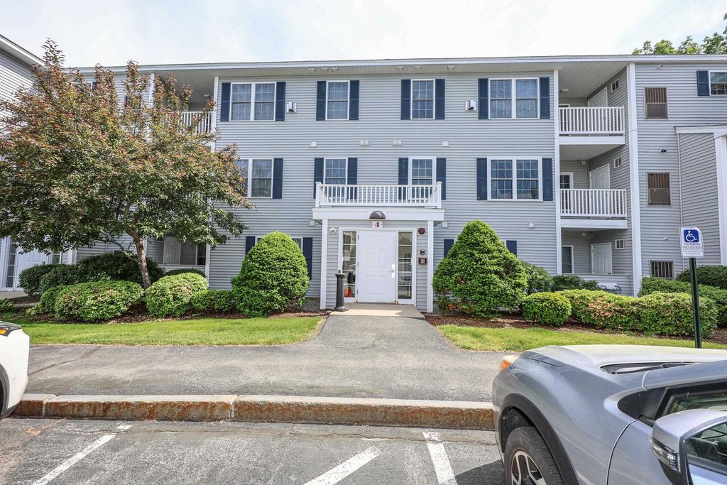 Photo of 4 Crestview Circle #119, Londonderry, NH 03053 (MLS # 5096221)