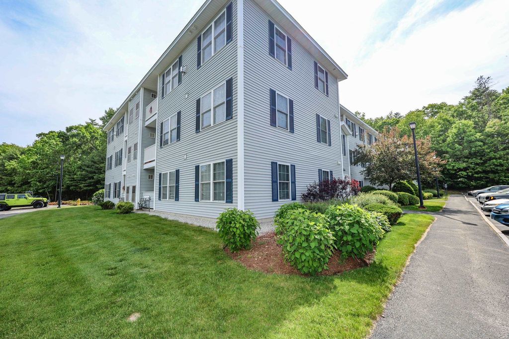 Photo of 4 Crestview Circle #119, Londonderry, NH 03053 (MLS # 5096221)