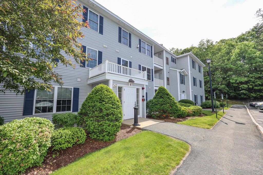 Photo of 4 Crestview Circle #119, Londonderry, NH 03053 (MLS # 5096221)