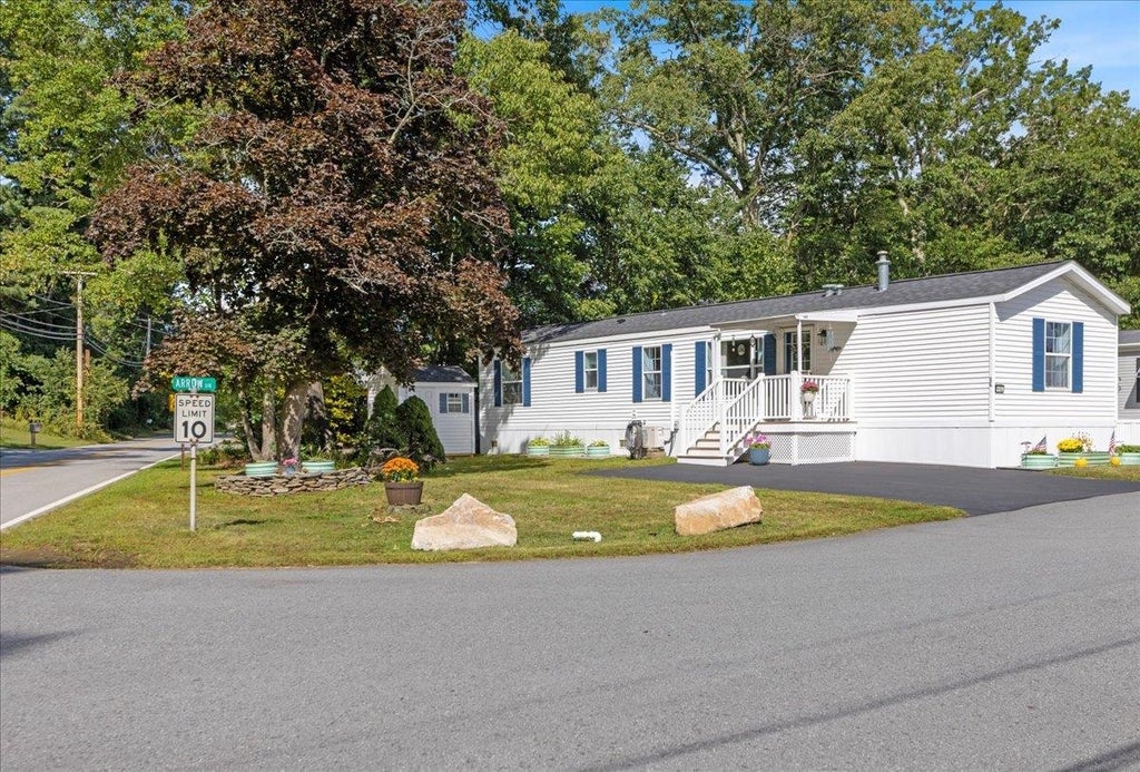 Photo of 1 Arrow Drive, Salem, NH 03079 (MLS # 5111915)