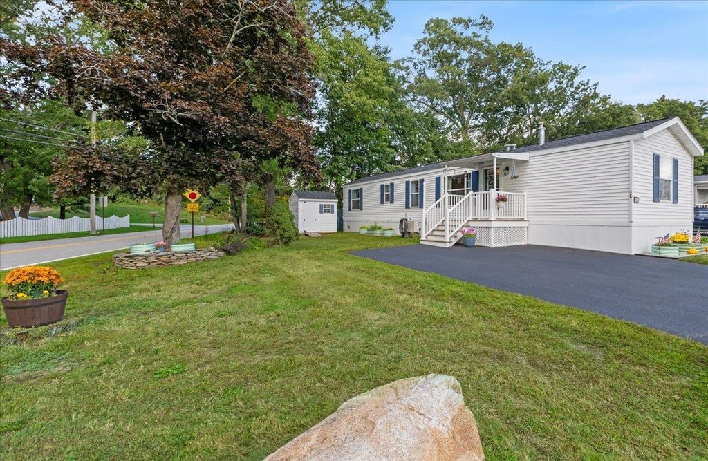 Photo of 1 Arrow Drive, Salem, NH 03079 (MLS # 5111915)
