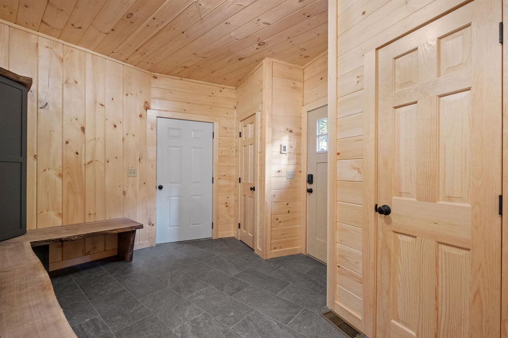 Photo of 17 Landing Road, Lincoln, NH 03251 (MLS # 5076851)