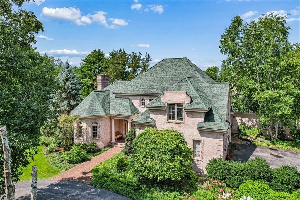 Photo of 12 West Wind Drive, Bedford, NH 03110 (MLS # 5109450)