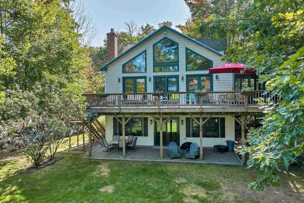 Photo of 7 Acorn Drive, Alton, NH 03810 (MLS # 5111386)