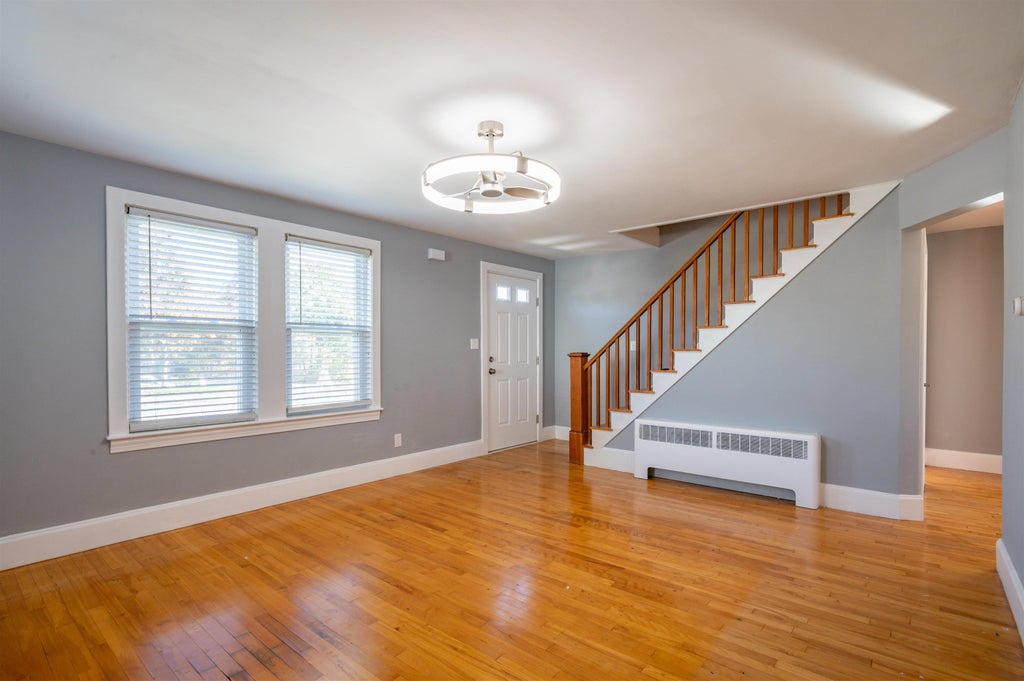Photo of 166 Amherst Street, Nashua, NH 03064 (MLS # 5115376)