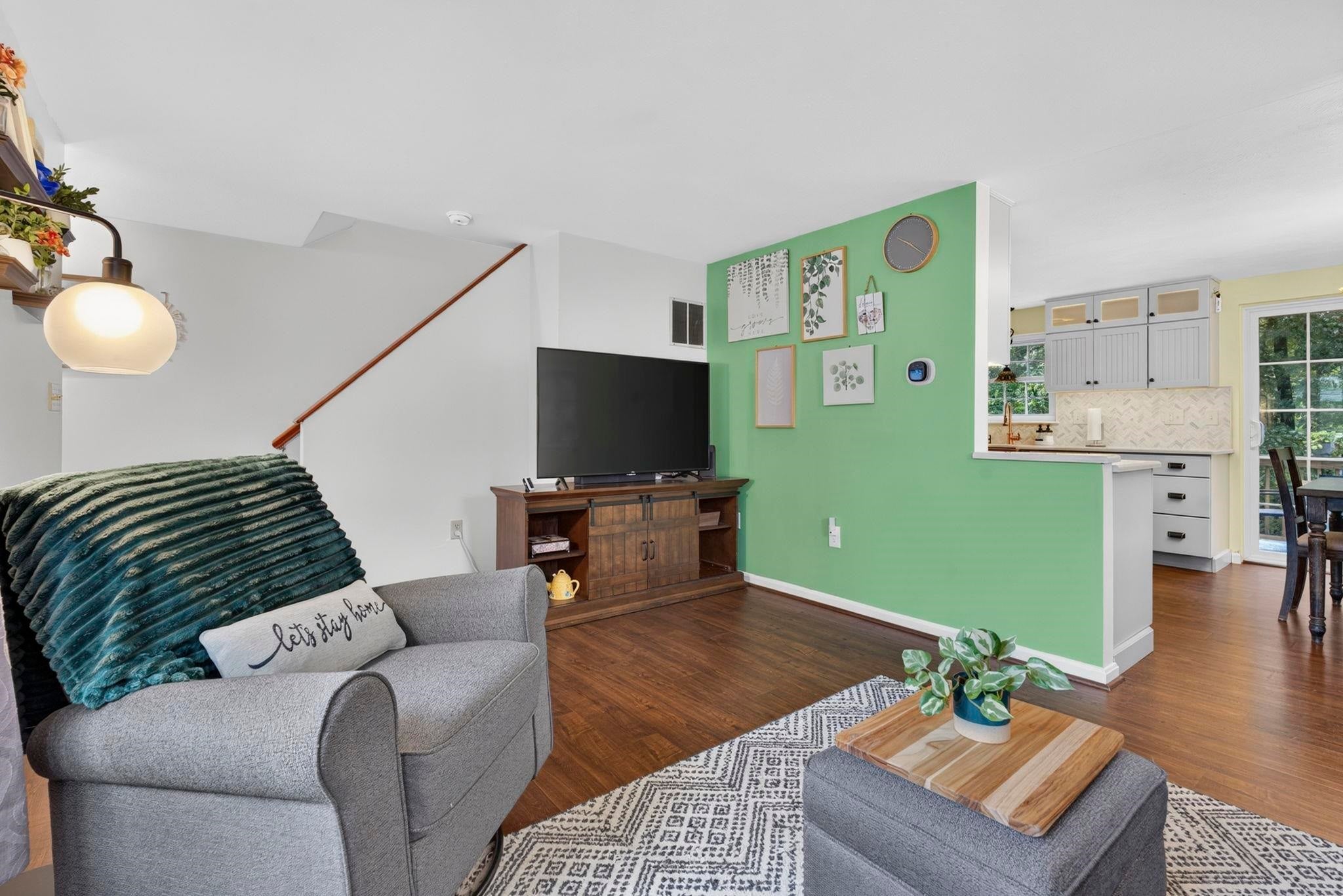 6 Clydesdale Court B