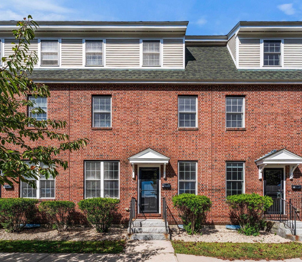Photo of 9 Falkland Place #A2, Portsmouth, NH 03801 (MLS # 5111173)
