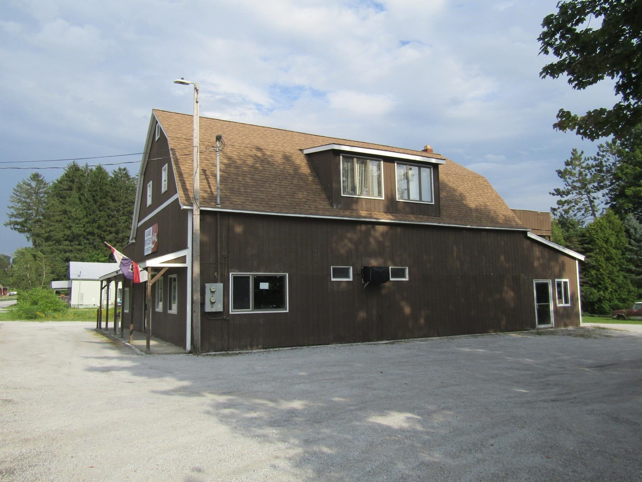 2712 Main Street