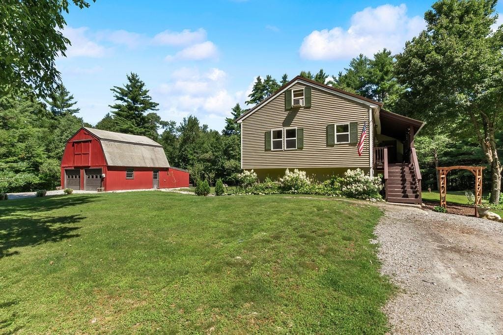 Photo of 32 Penacook Path, Sunapee, NH 03782 (MLS # 5103604)