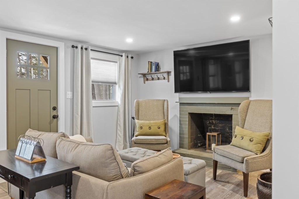 Photo of 31 Water Street #4, Bradford, NH 03221 (MLS # 5115164)