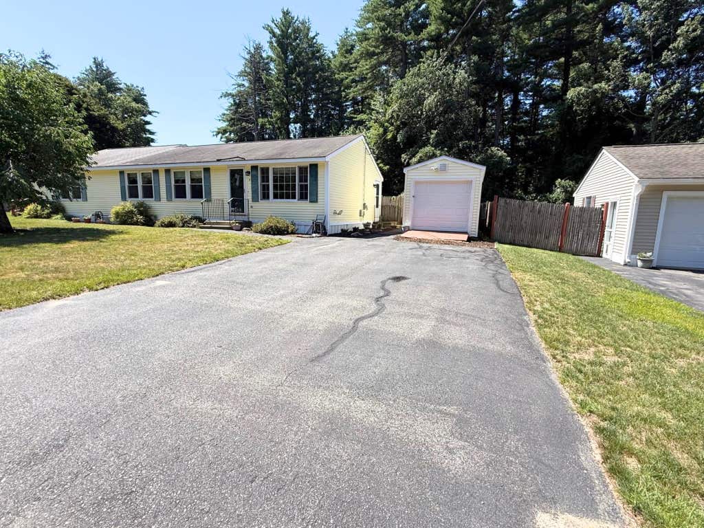 Photo of 5 Santa Fe Road, Nashua, NH 03062 (MLS # 5103538)