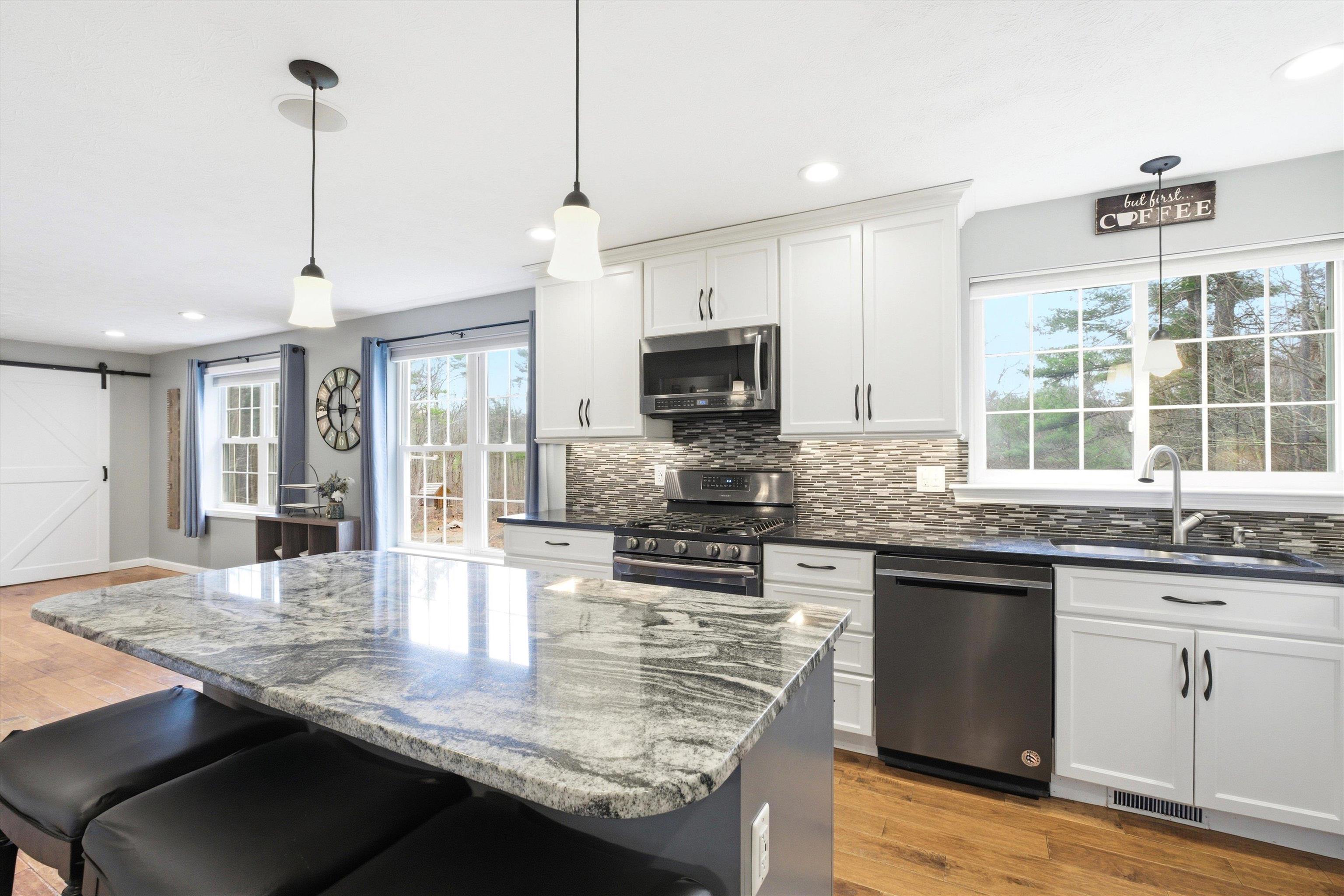 4 Cobblestone Place