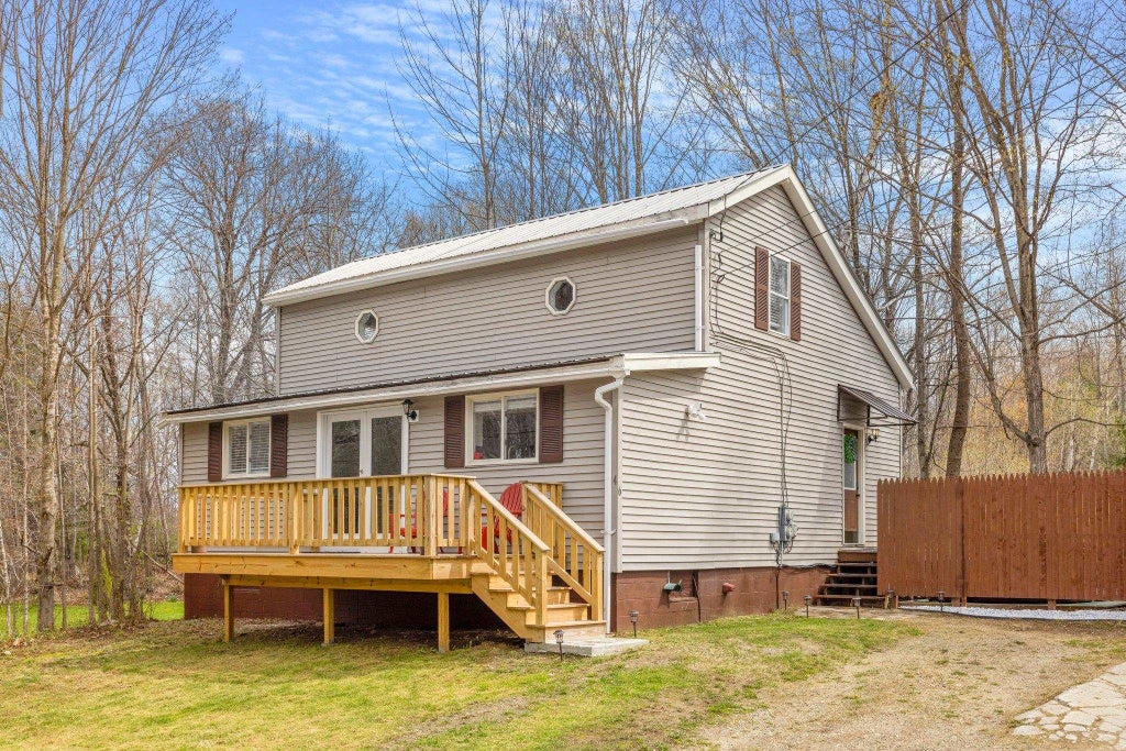 Photo of 46 Elm Street, Bethlehem, NH 03574 (MLS # 5105745)