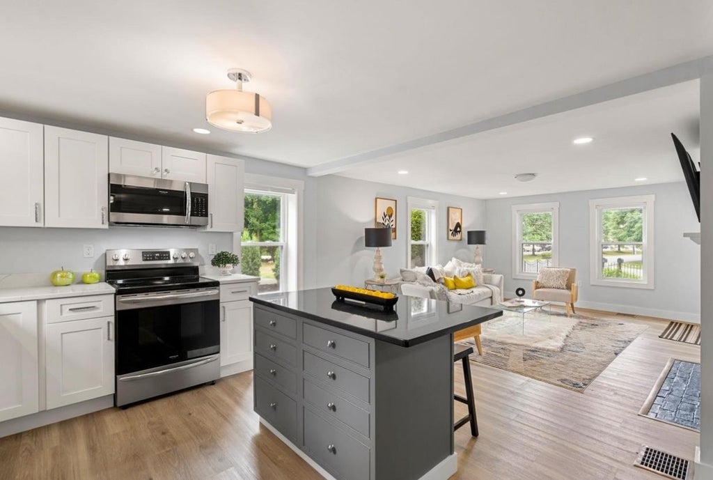 Photo of 47 Newton Road, Plaistow, NH 03865 (MLS # 5114922)